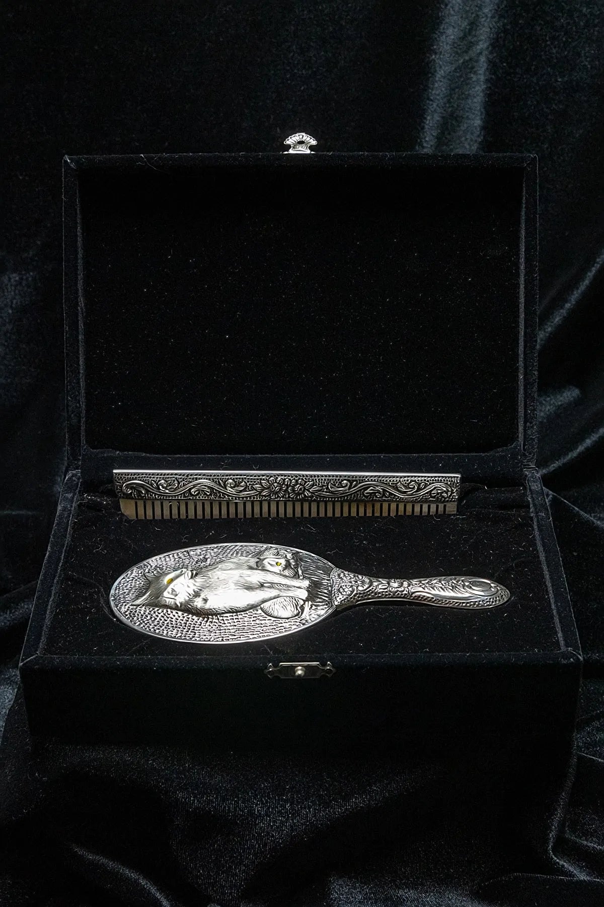 Regal Elegance: 925 Sterling Silver Horn Comb & Mirror Set