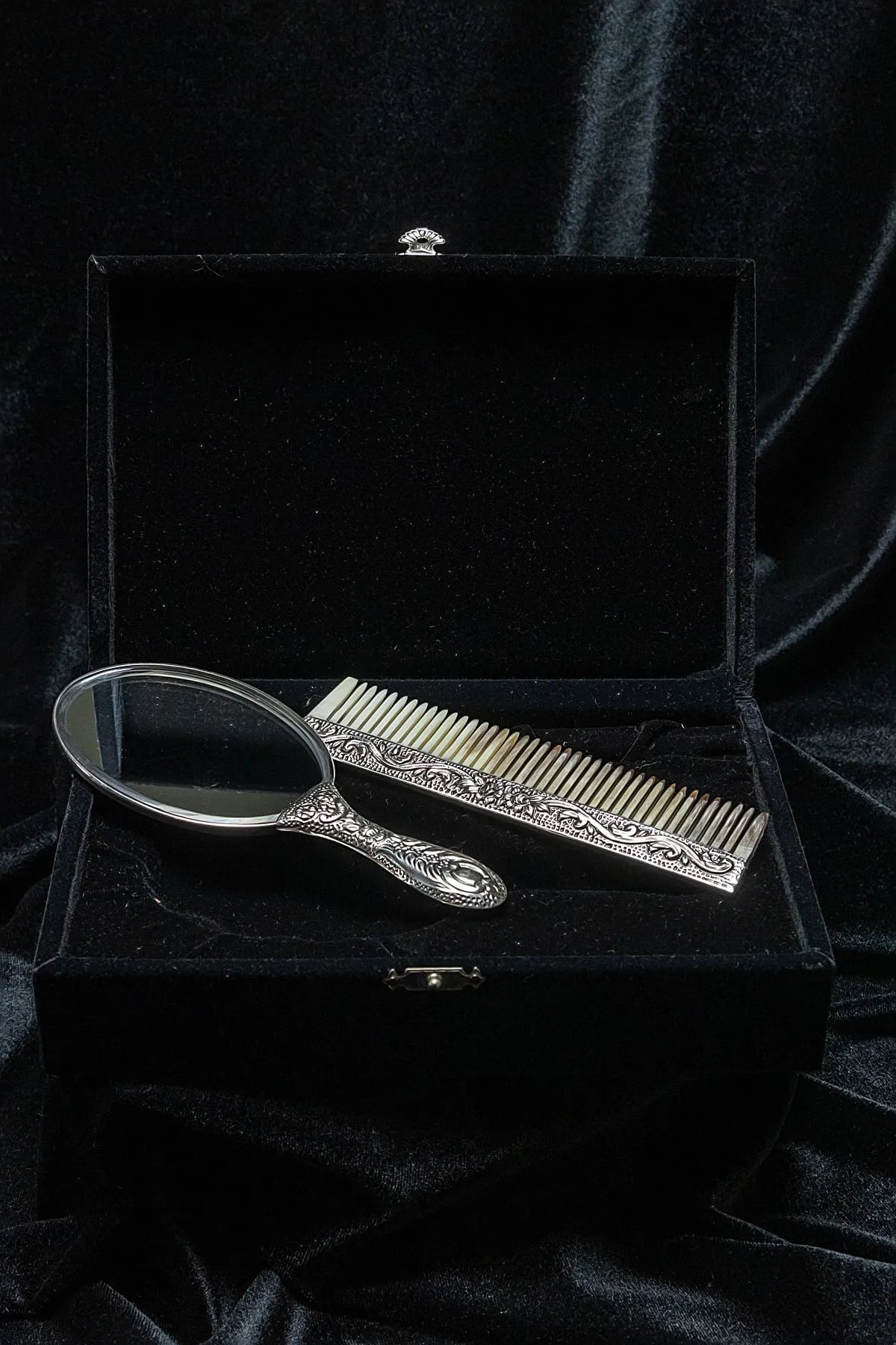 Regal Elegance: 925 Sterling Silver Horn Comb & Mirror Set